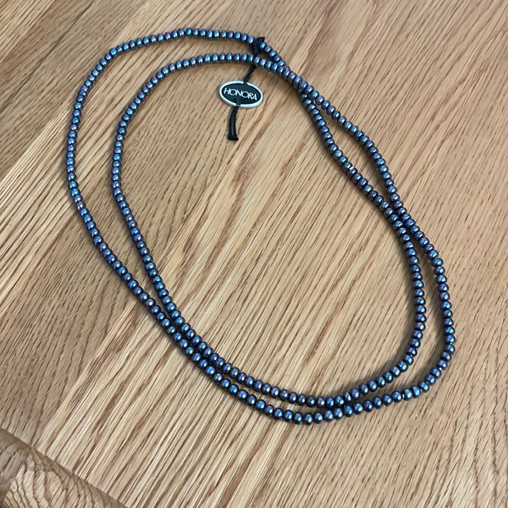 Black pearl necklace